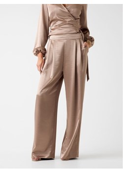 Guess Spodnie materiałowe 180020 Beżowy Slim Fit ze sklepu MODIVO w kategorii Spodnie damskie - zdjęcie 187610278