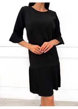 Czarna Sukienka z Plisowanymi Wstawkami ze sklepu ModnaKiecka.pl w kategorii Sukienki - zdjęcie 187610327