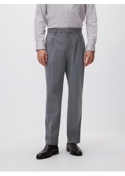Reserved - Spodnie straight z kantem - szary ze sklepu Reserved w kategorii Spodnie męskie - zdjęcie 187612725