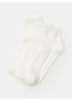 Sinsay - Skarpetki z wykończeniem falbankowym 3 pack - biały ze sklepu Sinsay w kategorii Skarpetki damskie - zdjęcie 187615379