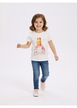 Sinsay - Bawełniana koszulka z nadrukiem Barbie - kremowy ze sklepu Sinsay w kategorii Bluzki dziewczęce - zdjęcie 187615425