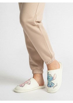 Sinsay - Kapcie z nadrukiem Stitch - kremowy ze sklepu Sinsay w kategorii Kapcie damskie - zdjęcie 187615439