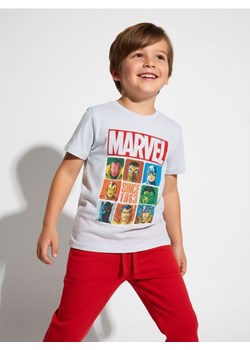 Sinsay - Bawełniana koszulka z nadrukiem Avengers - szary ze sklepu Sinsay w kategorii T-shirty chłopięce - zdjęcie 187615448