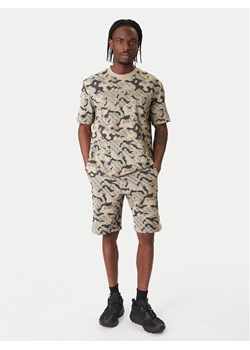 Guess T-Shirt Z6RI05 I3Z14 Beżowy Regular Fit ze sklepu MODIVO w kategorii T-shirty męskie - zdjęcie 187620618