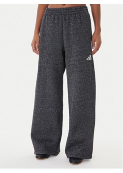 adidas Spodnie dresowe ALL SZN Holiday Glitter Fleece JX4360 Szary Loose Fit ze sklepu MODIVO w kategorii Spodnie damskie - zdjęcie 187622705