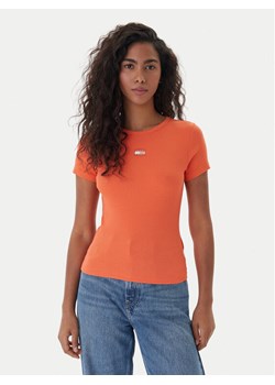 Tommy Jeans T-Shirt Badge DW0DW17881 Pomarańczowy Slim Fit ze sklepu MODIVO w kategorii Bluzki damskie - zdjęcie 187622718