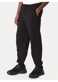 Guess Spodnie dresowe Z6RB03 K9YI1 Beżowy Regular Fit ze sklepu MODIVO w kategorii Spodnie męskie - zdjęcie 187623647