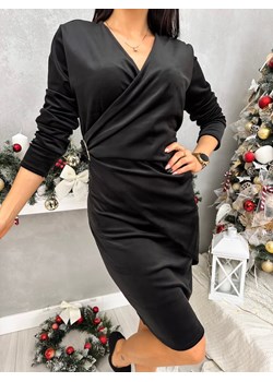 Czarna Welurowa Sukienka z Ozdobą ze sklepu ModnaKiecka.pl w kategorii Sukienki - zdjęcie 187623748