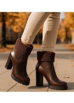 Czekoladowe zimowe botki na słupku /A1-3 18563 G284/ ze sklepu Pantofelek24.pl w kategorii Botki - zdjęcie 187630878