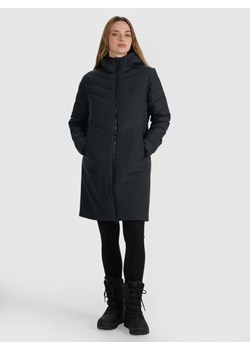 Płaszcz puchowy pikowany 4F 4FRAW25TDJAF0811 - czarny ze sklepu Sportstylestory.com w kategorii Kurtki damskie - zdjęcie 187631207