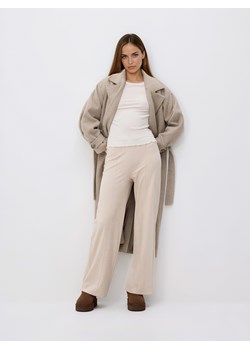 Reserved - Spodnie z przeszyciem - kremowy ze sklepu Reserved w kategorii Spodnie damskie - zdjęcie 187633135
