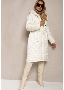 Jasnobeżowa Długa Kurtka z Kapturem i Paskiem w Talii Zdobiona Pikowanymi Przeszyciami Nikilya ze sklepu renee.pl w kategorii Płaszcze damskie - zdjęcie 187633739