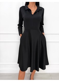 Czarna Rozkloszowana Sukienka z Kołnierzykiem ze sklepu ModnaKiecka.pl w kategorii Sukienki - zdjęcie 187635658