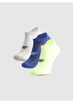 Chłopięce skarpetki treningowe (3-pack) 4F 4FJWMM00UFSOM261 - multikolor ze sklepu Sportstylestory.com w kategorii Skarpetki dziecięce - zdjęcie 187642177