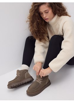 Reserved - Zamszowe śniegowce z wiązaniem - ciemnozielony ze sklepu Reserved w kategorii Śniegowce damskie - zdjęcie 187645147