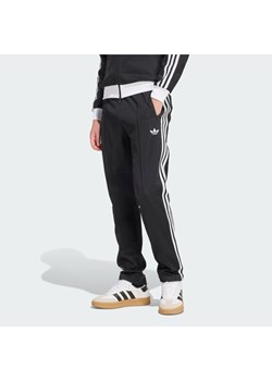 adidas Spodnie dresowe Classic KE3530 Czarny Slim Fit ze sklepu MODIVO w kategorii Spodnie męskie - zdjęcie 187646426