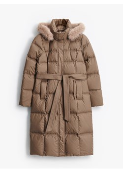 Mohito - Pikowany płaszcz z naturalnym puchem - beżowy ze sklepu Mohito w kategorii Płaszcze damskie - zdjęcie 187646936
