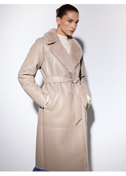 Mohito - Beżowy płaszcz z imitacji skóry - beżowy ze sklepu Mohito w kategorii Płaszcze damskie - zdjęcie 187646966