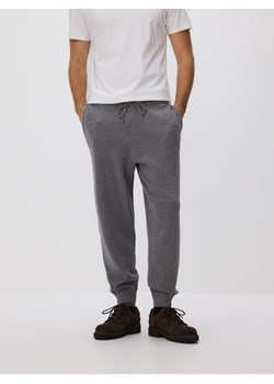 Reserved - Spodnie dresowe z wiskozą - szary ze sklepu Reserved w kategorii Spodnie męskie - zdjęcie 187647219