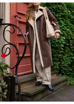 Sinsay - Długi płaszcz z imitacji skóry - brązowy ze sklepu Sinsay w kategorii Płaszcze damskie - zdjęcie 187650427