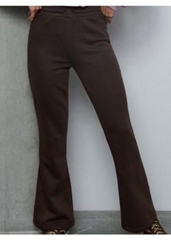Sinsay - Spodnie flare basic - brązowy ze sklepu Sinsay w kategorii Spodnie damskie - zdjęcie 187652299