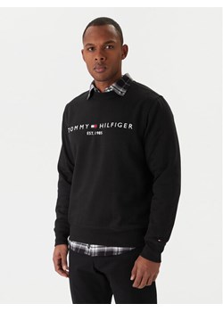 Tommy Hilfiger Bluza Logo MW0MW11596 Czarny Regular Fit ze sklepu MODIVO w kategorii Bluzy męskie - zdjęcie 187661195