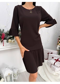 Czekoladowa Sukienka z Plisowanymi Wstawkami ze sklepu ModnaKiecka.pl w kategorii Sukienki - zdjęcie 187661946