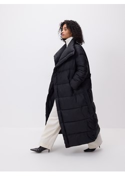 Reserved - Pikowany płaszcz z paskiem - czarny ze sklepu Reserved w kategorii Płaszcze damskie - zdjęcie 187666296