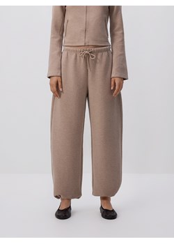 Reserved - Spodnie z dodatkiem wiskozy - brązowy ze sklepu Reserved w kategorii Spodnie damskie - zdjęcie 187667517