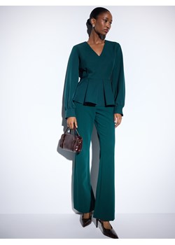 Mohito - Butelkowe spodnie flare petite - ciemny zielony ze sklepu Mohito w kategorii Spodnie damskie - zdjęcie 187669079