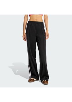 adidas Spodnie dresowe Firebird KD7976 Czarny Loose Fit ze sklepu MODIVO w kategorii Spodnie damskie - zdjęcie 187670215