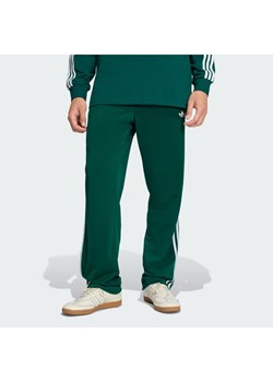 adidas Spodnie dresowe Firebird KD8317 Zielony Loose Fit ze sklepu MODIVO w kategorii Spodnie męskie - zdjęcie 187670246