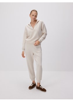 Reserved - Dresowe joggery - beżowy ze sklepu Reserved w kategorii Spodnie damskie - zdjęcie 187670829