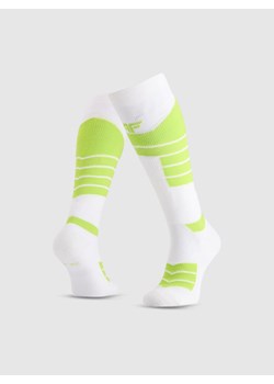 Męskie skarpety narciarskie 4F 4FWAW25UFSOM236 - białe ze sklepu Sportstylestory.com w kategorii Skarpetki męskie - zdjęcie 187671579