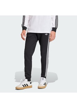 adidas Spodnie dresowe 3-Stripes KE3562 Czarny Slim Fit ze sklepu MODIVO w kategorii Spodnie męskie - zdjęcie 187673287