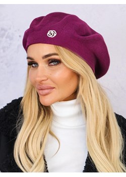 BERET DAMSKI Z BROSZKĄ- BORDOWY ze sklepu olika.com.pl w kategorii Czapki zimowe damskie - zdjęcie 187677568