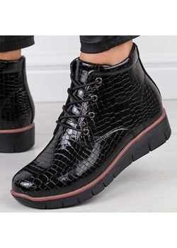 Czarne botki damskie na koturnie Filippo Dbt3169/25 Skóra Lakier ze sklepu suzana.pl w kategorii Botki - zdjęcie 187679906