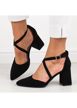Czarne zamszowe sandały damskie na słupku z zakrytymi palcami i pietą ze sklepu suzana.pl w kategorii Czółenka - zdjęcie 187679928