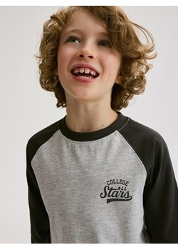 Reserved - Longsleeve z nadrukiem - jasnoszary ze sklepu Reserved w kategorii T-shirty chłopięce - zdjęcie 187680486