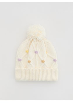 Reserved - Czapka z pomponem - złamana biel ze sklepu Reserved w kategorii Czapki dziecięce - zdjęcie 187681666