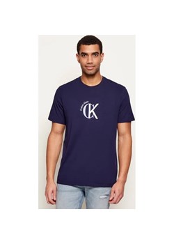 Calvin Klein Jeans T-shirt 2TONE CK GRAPHIC | Regular Fit ze sklepu Gomez Fashion Store w kategorii T-shirty męskie - zdjęcie 187682026
