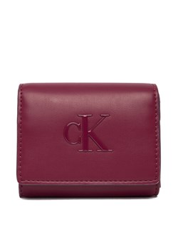 Portfel Calvin Klein Bold Ck Medium Bifold LV04F1047G Różowy ze sklepu eobuwie.pl w kategorii Portfele damskie - zdjęcie 187687266