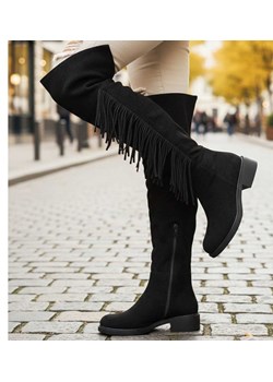 Wysokie czarne kozaki muszkieterki z frędzlami /J6-3 18543 G599/ ze sklepu Pantofelek24.pl w kategorii Kozaki damskie - zdjęcie 187687975