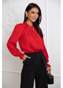 BLUZKA Z FALBANKĄ POD SZYJĄ I NA RĘKAWACH- CZERWONA ze sklepu olika.com.pl w kategorii Bluzki damskie - zdjęcie 187690107