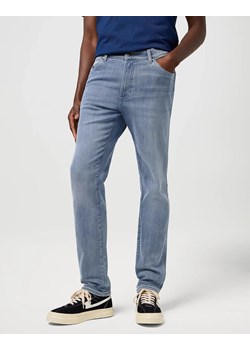 MESKIE SPODNIE WRANGLER RIVER GREY LIGHT 112373002 ze sklepu YouNeedit.pl w kategorii Jeansy męskie - zdjęcie 187690668
