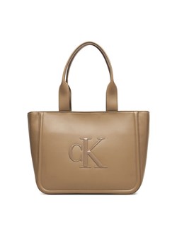 Torebka Calvin Klein Bold Ck Medium Tote LV04F3218G Beżowy ze sklepu eobuwie.pl w kategorii Torby Shopper bag - zdjęcie 187692089