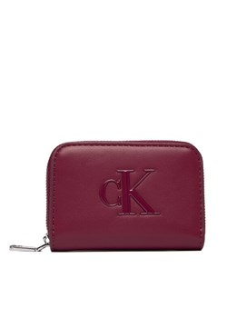 Calvin Klein Portfel Bold Ck Medium Zip Around LV04F1154G Różowy ze sklepu MODIVO w kategorii Portfele damskie - zdjęcie 187692377