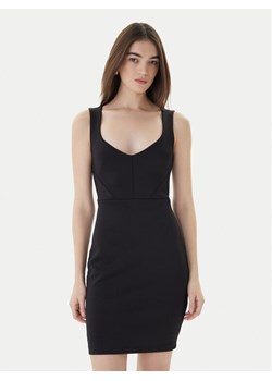 Guess Sukienka koktajlowa W3YK26 K9UN2 Czarny Slim Fit ze sklepu MODIVO w kategorii Sukienki - zdjęcie 187692379