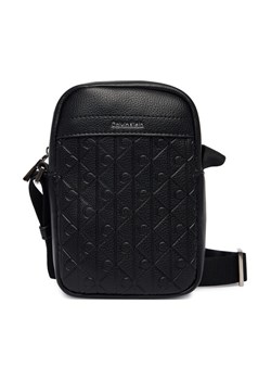 Calvin Klein Saszetka Emblem Aop Emboss Slim Reporter LV04D3228G Czarny ze sklepu MODIVO w kategorii Torby męskie - zdjęcie 187692415