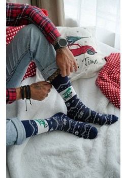 Skarpetki świąteczne męskie granatowe Samochód z choinką 1290.030, Kolor granatowy, Rozmiar 38-41, Milena ze sklepu Primodo w kategorii Skarpetki męskie - zdjęcie 187693318